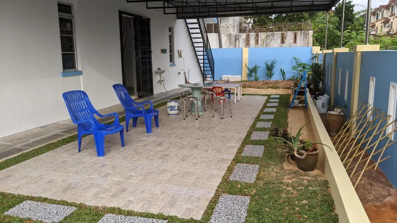 Johor Bahru 6 Bedrooms Corner House: Big&Comfort location