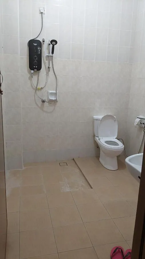 Johor Bahru 6 Bedrooms Corner House: Big&Comfort 0*, Johor Bahru